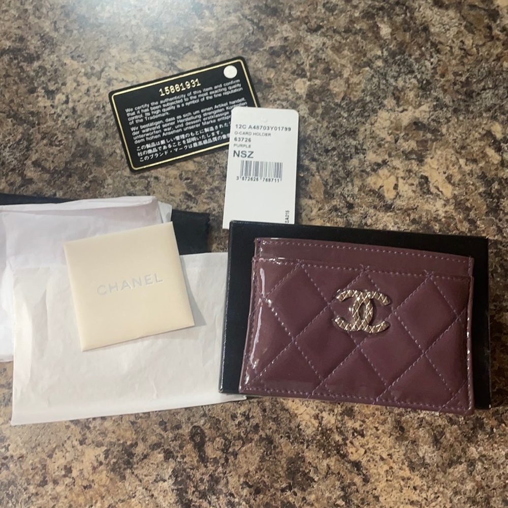 Chanel purple patent leather o card Holder